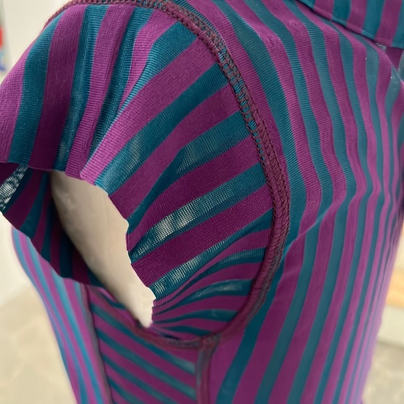 Trendy sheer top! Size M NWT - Picture 4 of 11